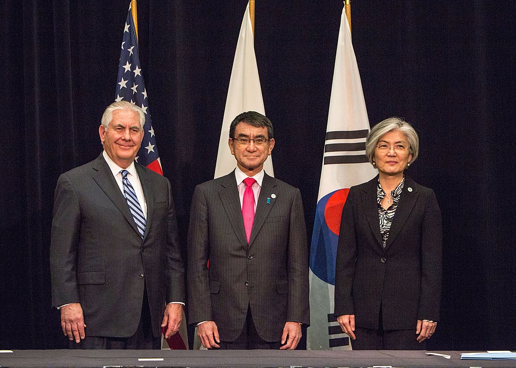 1024px-Rex_Tillerson,Tarō_Kōno_and_Kang_Kyung-wha_in_Vancouver_-_2018_(39743441861)
